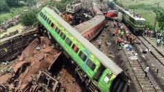 Balasore Train Accident: '3 नहीं सिर्फ एक ट्रेन कोरोमंडल एक्सप्रेस हुई हादसे का शिकार', रेलवे बोर्ड का बयान। Video