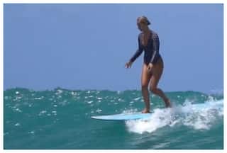 Woman Attracts Netizens    Attraction With Her Surfing Style And Flair: Watch