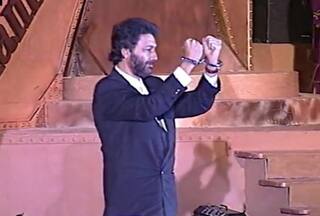 हथकड़ी पहनकर फिल्मफेयर अवॉर्ड में क्यों गए थे फिल्ममेकर शेखर कपूर ? थ्रोबैक फोटो शेयर कर खोला राज