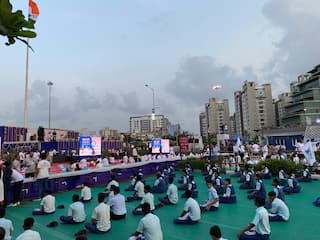 Yoga Event In Surat With Over 1 Lakh Participants Sets Guinness World Record