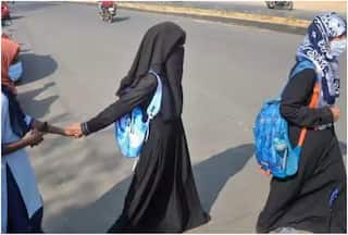 जम्मू-कश्मीर में ‘अबाया’ विवाद: स्कूल ने छात्राओं से कहा- यही पहनना है तो मदरसा जाएं, विरोध में प्रदर्शन