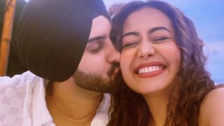 Neha Kakkar's Romantic Pics With Rohanpreet Singh Put An End To Divorce Rumours
