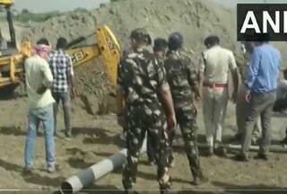 MP News: 300 फीट गहरे बोरवेल में  दो साल की बच्ची गिरी, रेस्क्यू जारी