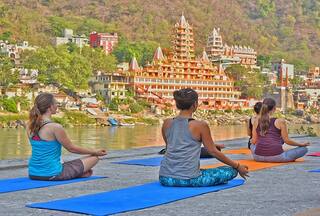 International Yoga Day 2023: ऋषिकेश को क्यों कहते हैं योग नगरी? यहां के 8 योग केंद्रों के बारे में जानिए