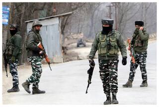 जम्मू-कश्मीर में सुरक्षाबल और आतंकवादियों के बीच मुठभेड़ में एक आतंकवादी ढेर