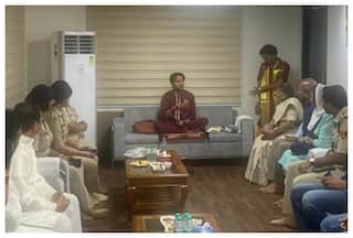 आज से पहले कभी नहीं देखा होगा बाबा बागेश्वर का ऐसा दरबार, श्रद्धालुओं समेत पुलिस कर्मा भी मिलने पहुंचे