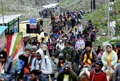 Amarnath Yatra 2023: First Batch Of Pilgrims Begin Journey Of Faith Towards Holy Cave Amid High Security And Enthusiasm