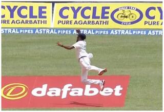 VIDEO: मोहम्मद सिराज ने 9 फीट ऊपर हवा में उड़कर एक हाथ से पकड़ा अविश्वसनीय कैच, देखिए वीडियो