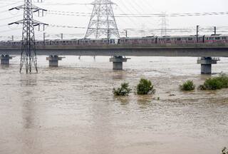 Delhi Floods: Delhiites Prefer Metro Travel Due To Waterlogged Roads; DMRC Says 62 Lakh Commuters Recorded On July 11