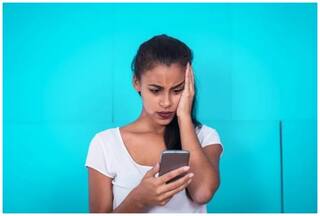 आपको भी फोन उठाने से पहले होती है घबराहट? कहीं phone call anxiety तो नहीं