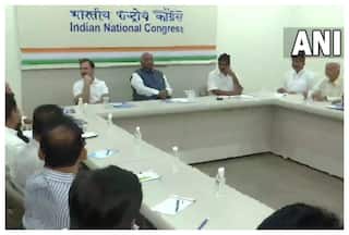 महाराष्ट्र में दल-बदल के खतरे के बीच मल्लिकार्जुन खड़गे और राहुल गांधी की नेताओं के साथ बैठक