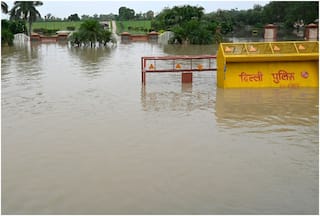 दिल्ली के मुकंदपुर में जलभराव से बड़ा हादसा, तीन बच्चों की डूबने से मौत; तैरने की कर रहे थे कोशिश
