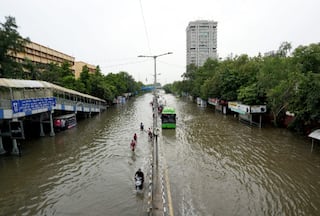 Delhi Floods: Yamuna Water Level Dips But Akshardham, Other Areas Remain Flooded; IMD Predicts More Rain