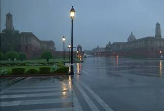 शनिवार सुबह भी दिल्ली में रिमझिम बारिश, Delhi-NCR के इलाकों में पानी भरने से परेशानी बढ़ी