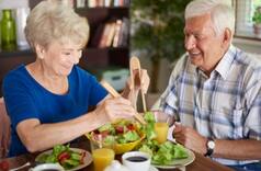 Monsoon Diet For Elderly: Foods to Eat And Avoid During Rainy Season