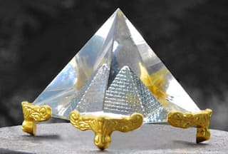 Feng Shui Tips: आर्थिक स्थिति को मजबूत कर सकता है घर के इस कोने में रखा ये पिरामिड