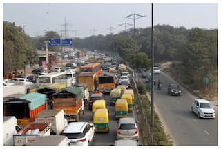 दिल्ली: बाढ़ के बाद पटरी पर लौटी जिंदगी, आज से इन मार्गों पर शुरू हुआ यातायात