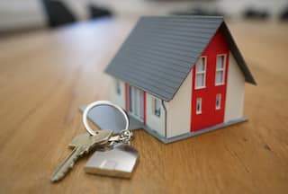 Taking Home Loan? Different Types Of Interest Rates, How To Calculate EMIs & More