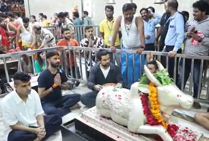 महाकालेश्वर मंदिर पहुंचे मशहूर सिंगर जुबिन नौटियाल, बाबा महाकाल से लिया आशीर्वाद Watch Video