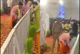 Viral Video: धीरेंद्र शास्त्री के कार्यक्रम में सेवादार ने महिला को उठाया, फिर रेलिंग के पार फेंक दिया | वीडियो