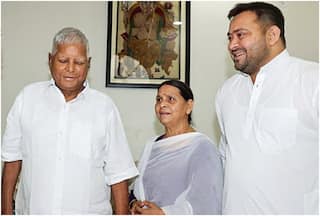 क्या है रेलवे का 'नौकरी के बदले जमीन' घोटाला जिसमें लालू यादव, राबड़ी देवी और तेजस्वी के खिलाफ CBI ने फाइल की चार्जशीट