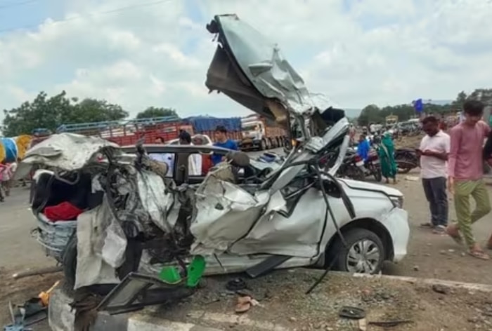 Maharashtra : 10 Killed & More Than 20 Injured As Truck Rams Into Highway Hotel
