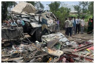 एक हफ्ते में दूसरी बार महाराष्ट्र में भीषण सड़क हादसा, होटल में जा घुसा बेकाबू ट्रक, 10 की मौत कई घायल