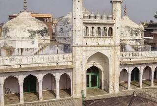 मदरसों के डाटा में गड़बड़ी, लखनऊ प्रशासन ने दिया अल्टीमेटम, कार्रवाई की चेतावनी