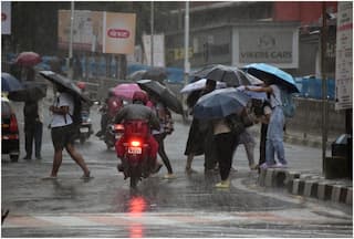 Mumbai Rains: भारी बारिश से मुंबई बेहाल, कई इलाकों में जलभराव; आज बंद रहेंगे सभी स्कूल; जानें IMD का अपडेट | VIDEO