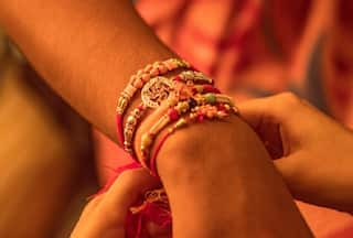 Happy Raksha Bandhan Wishes: अपने भाई को रक्षाबंधन पर भेजें ये खास संदेश