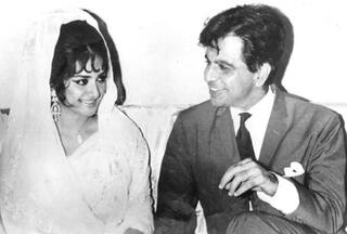 78 की उम्र में सायरा बानो ने किया इंस्टाग्राम डेब्यू, जानें क्यों चुना दिलीप कुमारी की डेथ एनिवर्सरी का ही दिन