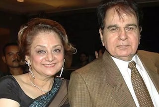 Bollywood Kissa : रोमांटिक बारिश में दिलीप कुमार ने कुछ ऐसे किया था प्रपोज, इनकार नहीं कर पाईं सायरा बानो