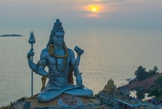 सावन महीने में सोमवार के दिन चावल के दानों से किए गए ये उपाय दूर कर सकते हैं आर्थिक संकट