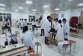 UP News: Govt मेडिकल कॉलेज शाहजहांपुर के छात्र-छात्रा का अश्लील वीडियो वायरल