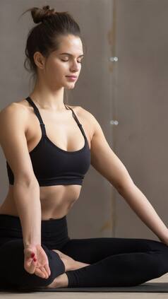 7 Easy Yoga Asanas to Reduce Dark Circles & Fine Lines