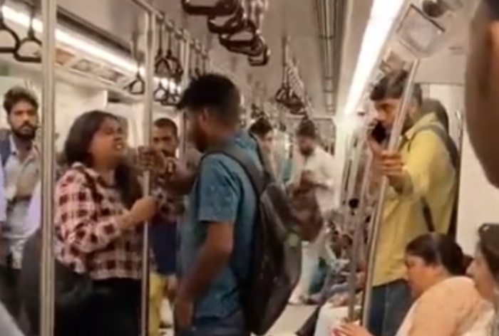 Viral Video: Woman Slaps Man Inside Delhi Metro During Argument; Netizens Furious