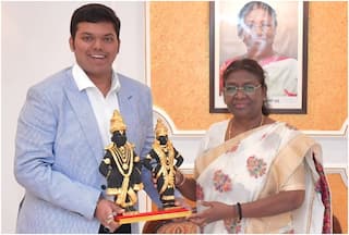 बालासोर हादसा: घायलों तक दवाएं पहुंचाने वाले अर्जुन देशपांडे को राष्ट्रपति मुर्मू ने किया सम्मानित