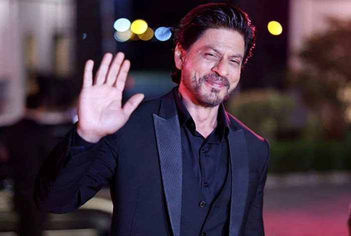 Fan Asks Shah Rukh Khan If He Buys The Tickets For His Own Movies And He Has a Witty Reply, Obviously!