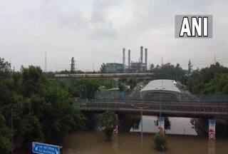 Delhi Floods: यमुना बैंक मेट्रो स्टेशन यात्रियों के लिए खुला, चंद्रावल वाटर ट्रीटमेंट प्लांट भी फिर से चालू; जलस्तर घटने से वापस घर लौट रहे लोग