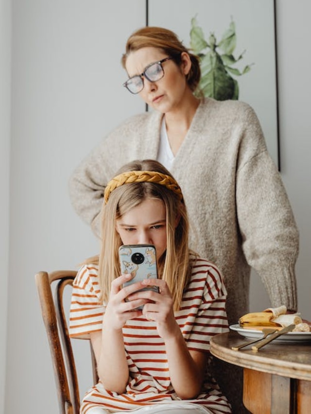 10 Conversations Every Parent Must Have With Their Teenager