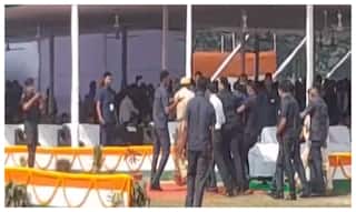 बिहार: CM नीतीश की सुरक्षा में चूक, भाषण के दौरान मंच के करीब आया शख्स, विरोध में कह रहा था ये बातें