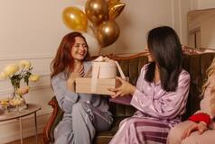 Happy Friendship Day 2023: 4 Memorable Gifts to Surprise Your BFF on The Special Day