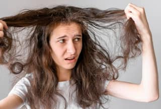 Frizzy Hair in Monsoon: Can Hot Showers Help Control Dry Locks in Rainy Season? Expert Shares 5 Tips