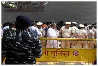 पहलवानों के बाद अब जंतर-मंतर पर जुटे हिंदू संगठन, नूंह हिंसा के खिलाफ बुलाई पंचायत; पुलिस ने बीच में ही रोका