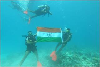 सेना-तटरक्षक बल के जवानों ने समंदर की गहराइयों में फहराया तिरंगा, VIDEO देख गर्व से चौड़ा हो जाएगा सीना