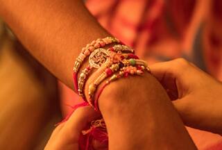 Raksha Bandhan 2023: रक्षाबंधन के बाद कब और कैसे उतारनी चाहिए राखी? जानिए इसकी विधि