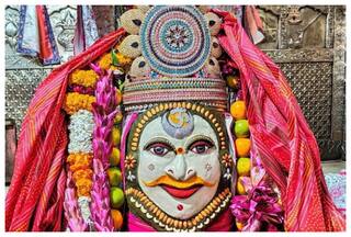 उज्जैन में बाबा महाकाल ने भक्तों को दर्शन दिए, 1 लाख बेल पत्र से किया गया भोलेनाथ का श्रृंगार