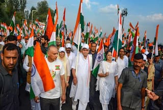 LG मनोज सिन्हा ने श्रीनगर में Tiranga Rally निकाली, कहा- जम्मू कश्मीर के युवा 'तिरंगे' से प्यार करते हैं
