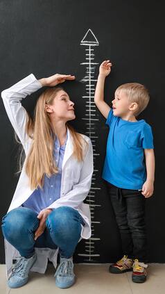 बच्चे में ग्रोथ हॉर्मोन की कमी पर दिखने लगते हैं ये 8 लक्षण