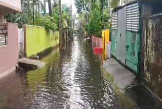 बंगाल के जलपाईगुड़ी में बाढ़ जैसे हालात, शहर में घुसने लगा नदी का पानी